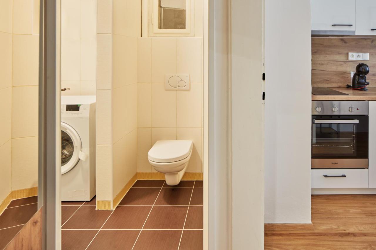 Apartment Days - Modern W Easy Access Prag