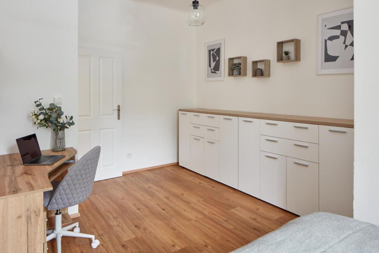 Apartment Days - Modern W Easy Access Prag