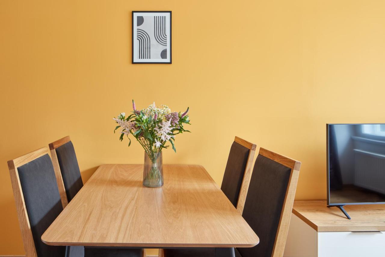 Apartment Days - Modern W Easy Access Prag